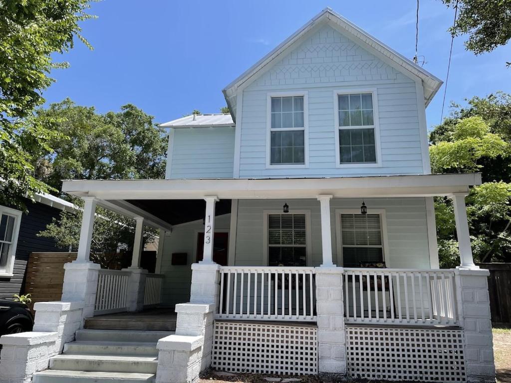 Updated Red Door Revival In Downtown Saint Augustine Exterior photo